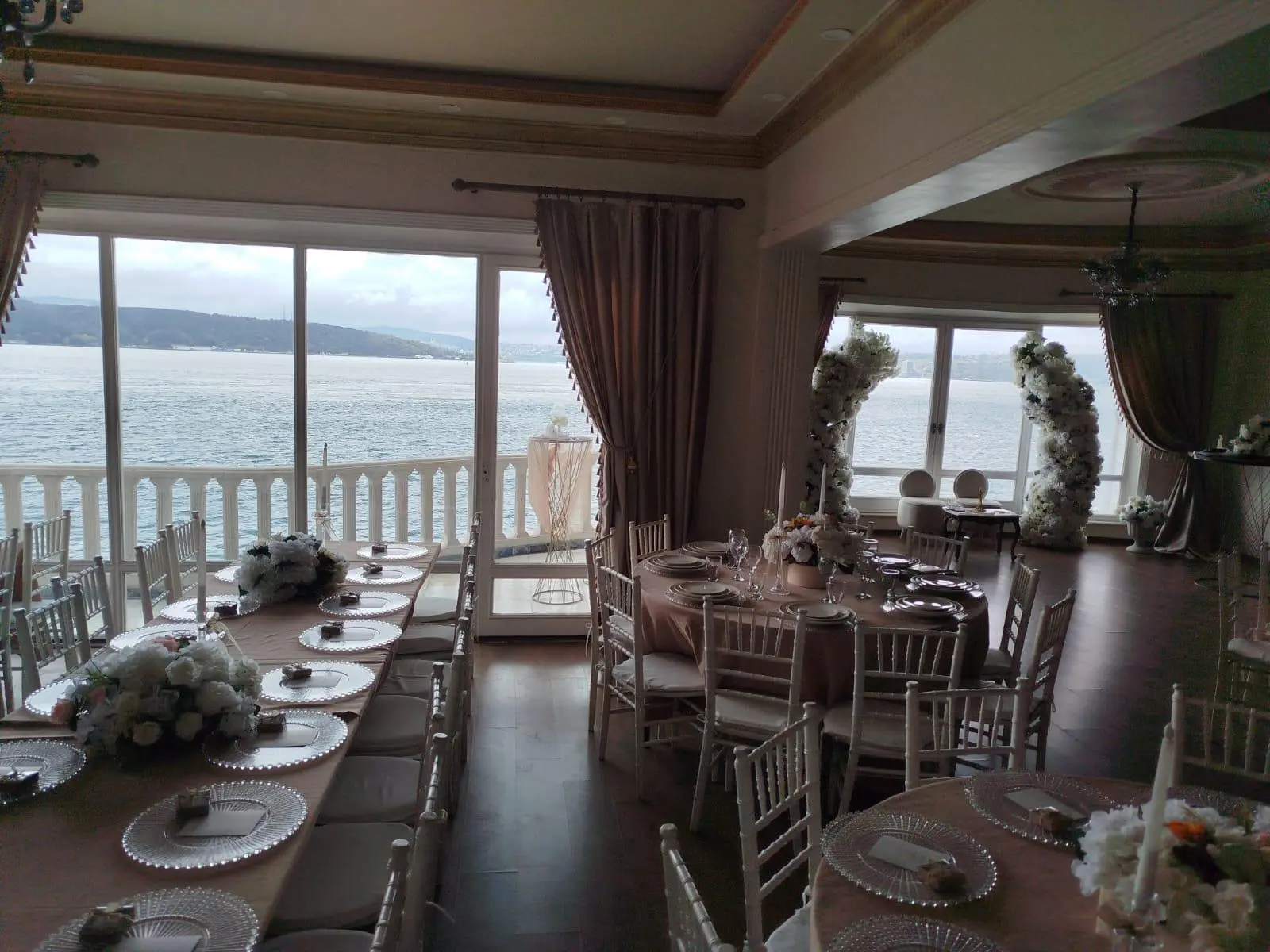 Yalı İç Mekân — Boğaz Manzaralı Salon — 1